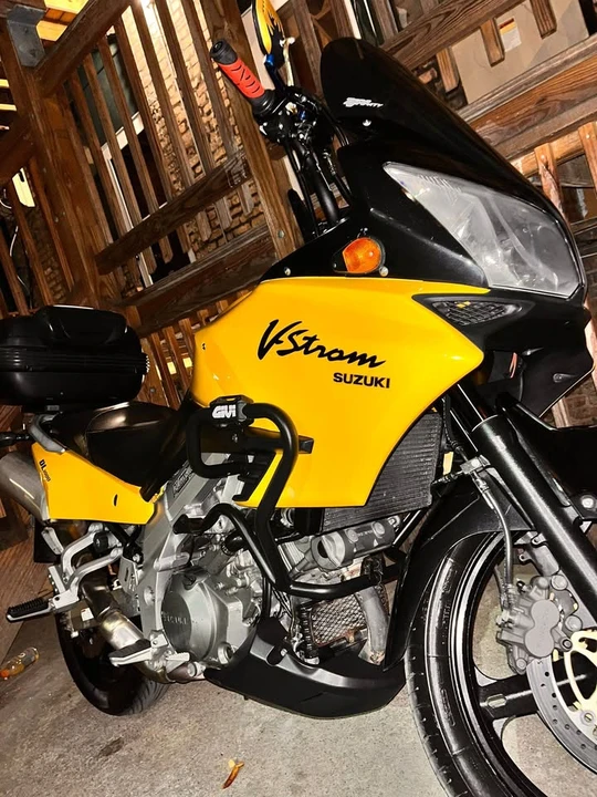 2005 Suzuki Motorcycles - Image 2 of 2