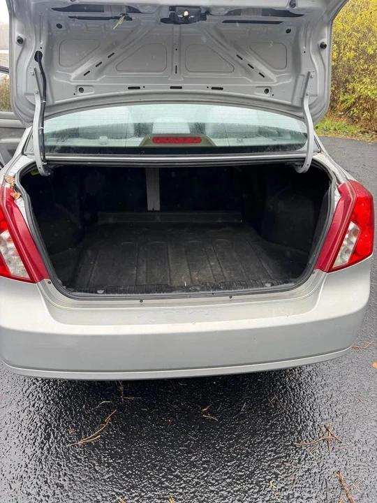 2005 Suzuki - Image 10 of 15
