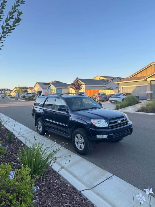 2005 Toyota 4Runner - Image 3 of 11