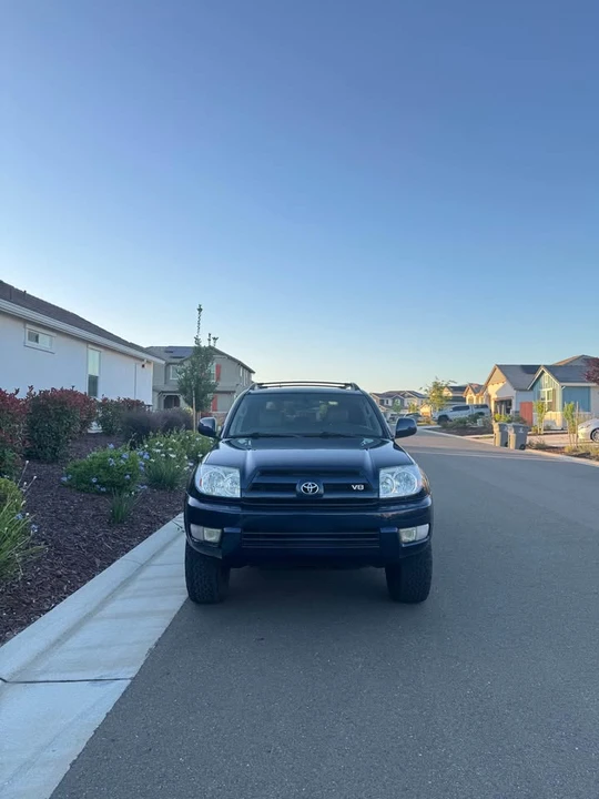 2005 Toyota 4Runner - Image 2 of 11
