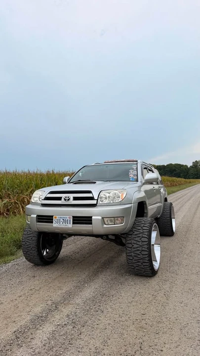 2005 Toyota 4Runner 4th Gen - Image 2 of 5