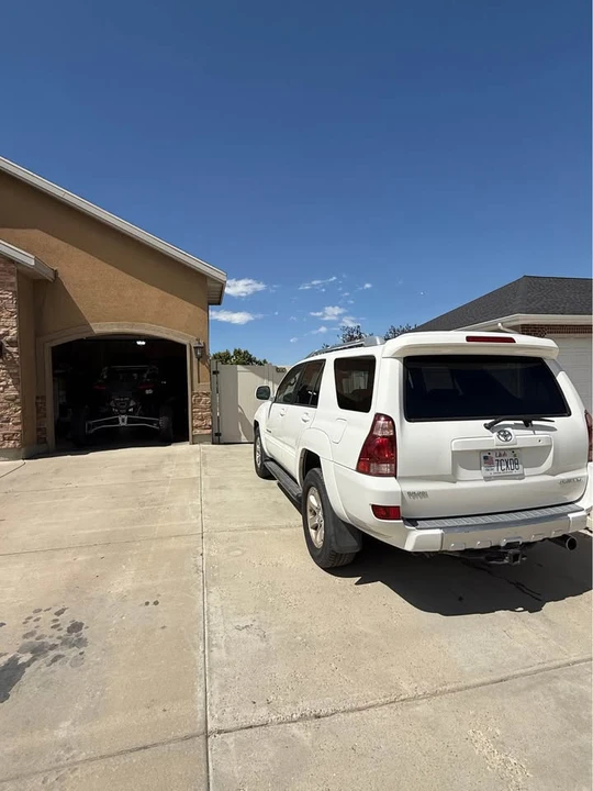 2005 Toyota 4Runner - Image 2 of 3