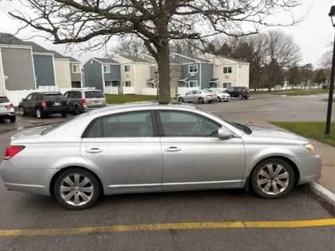 2005 Toyota Avalon 3rd Gen - Image 3 of 8
