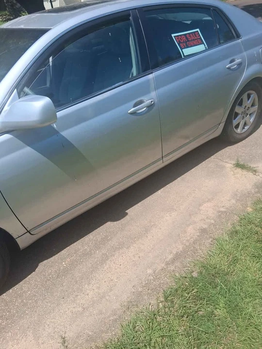 2005 Toyota Avalon 3rd Gen - Image 2 of 3