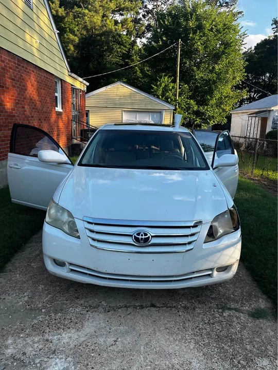 2005 Toyota Avalon 3rd Gen - Image 2 of 7