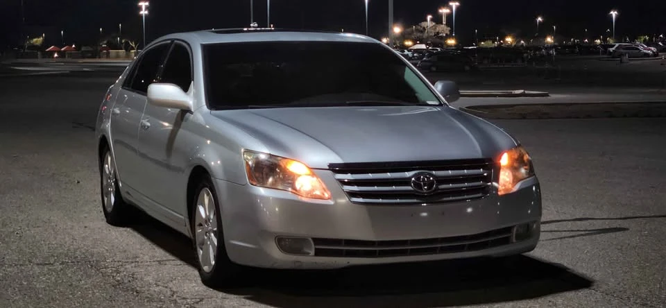 2005 Toyota Avalon 3rd Gen - Image 2 of 19
