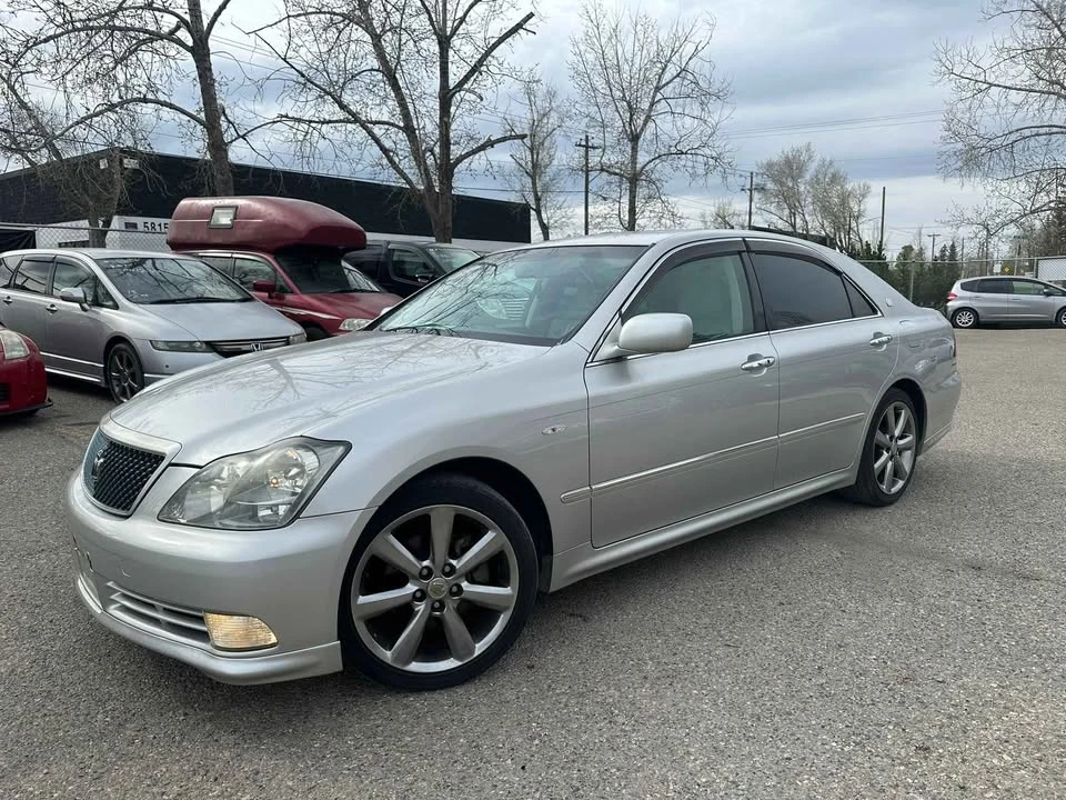 2005 Toyota Crown - Image 2 of 10
