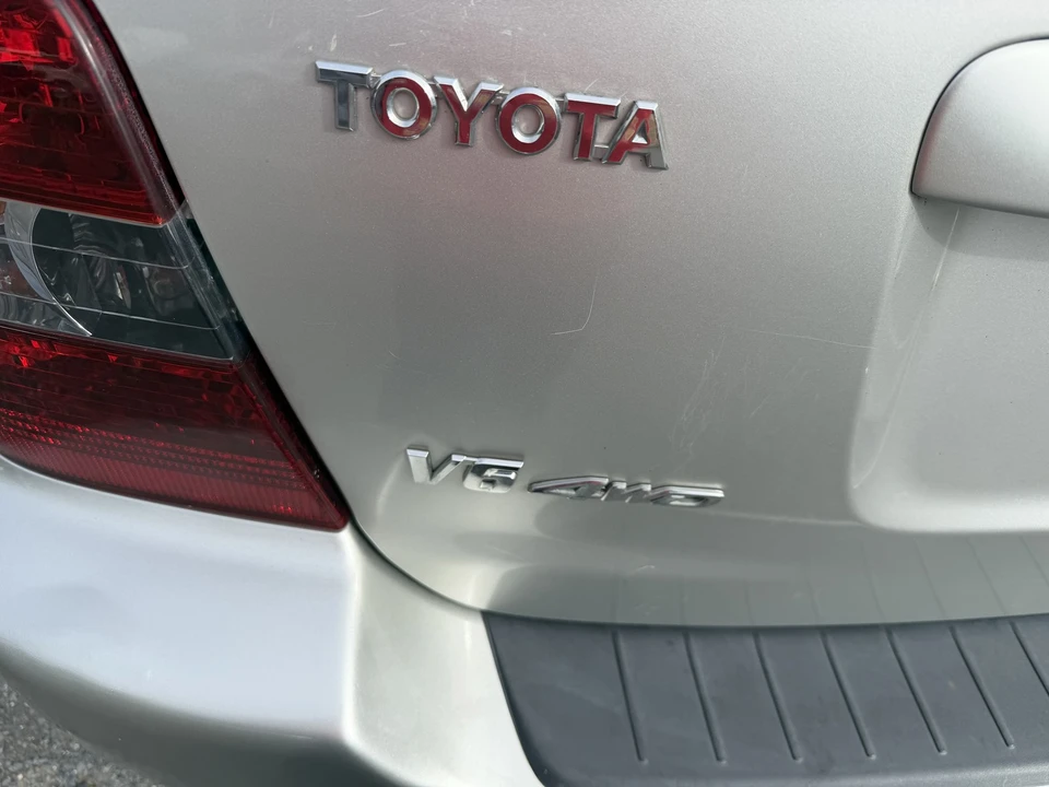 2005 Toyota Highlander - Image 16 of 21