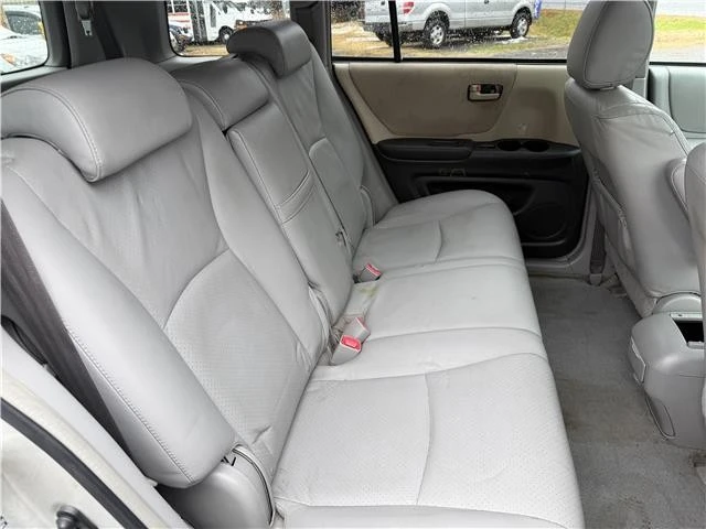 2005 Toyota Highlander - Image 10 of 21
