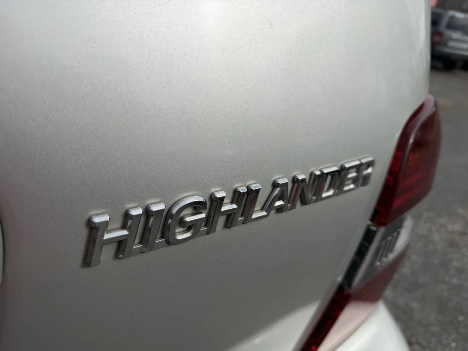 2005 Toyota Highlander - Image 17 of 21