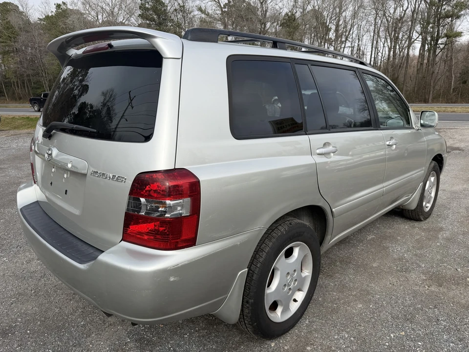 2005 Toyota Highlander - Image 8 of 21