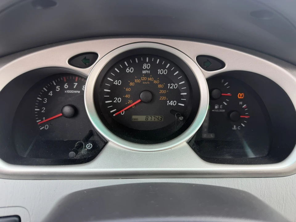 2005 Toyota Highlander - Image 2 of 21