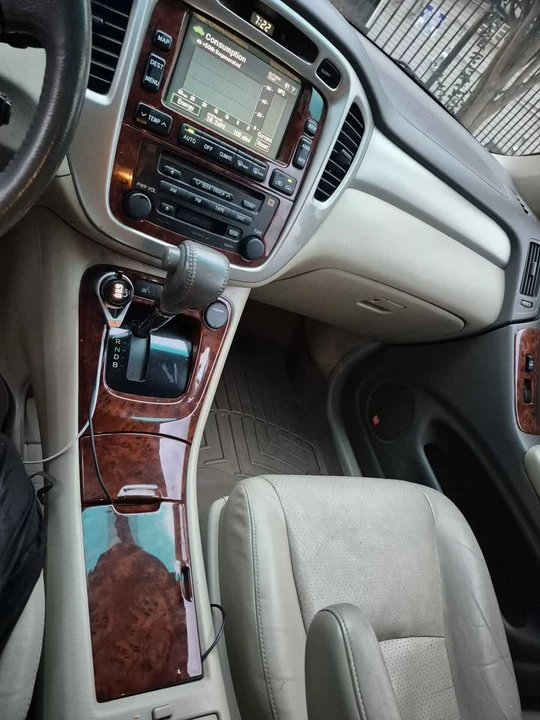 2005 Toyota Highlander - Image 2 of 7