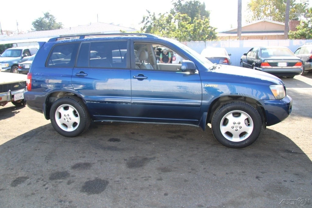 2005 Toyota Highlander - Image 8 of 21