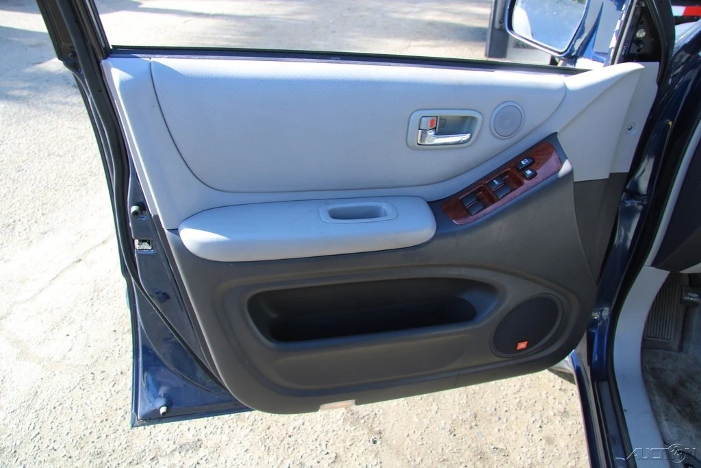 2005 Toyota Highlander - Image 12 of 21
