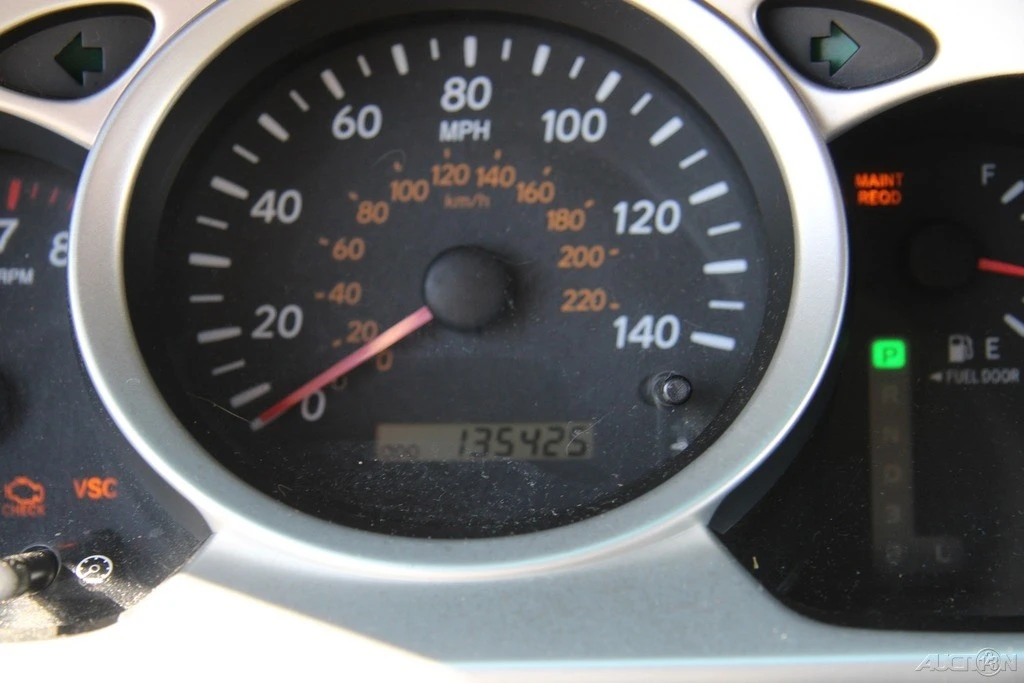 2005 Toyota Highlander - Image 16 of 21