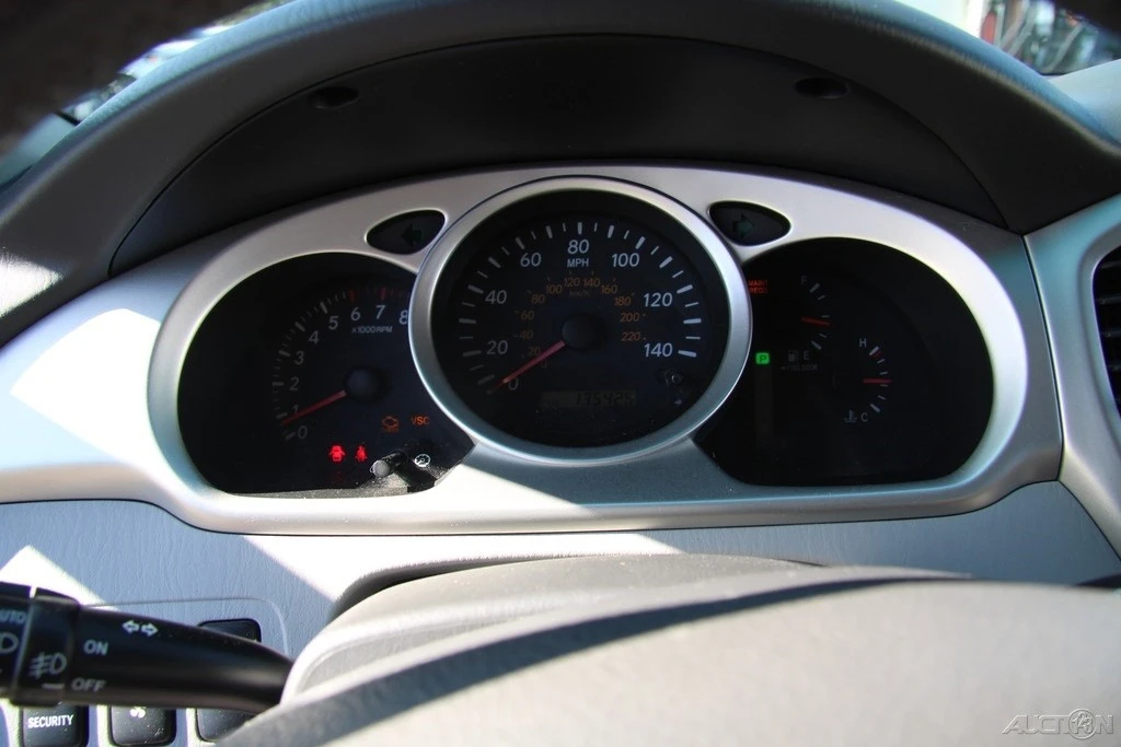 2005 Toyota Highlander - Image 15 of 21