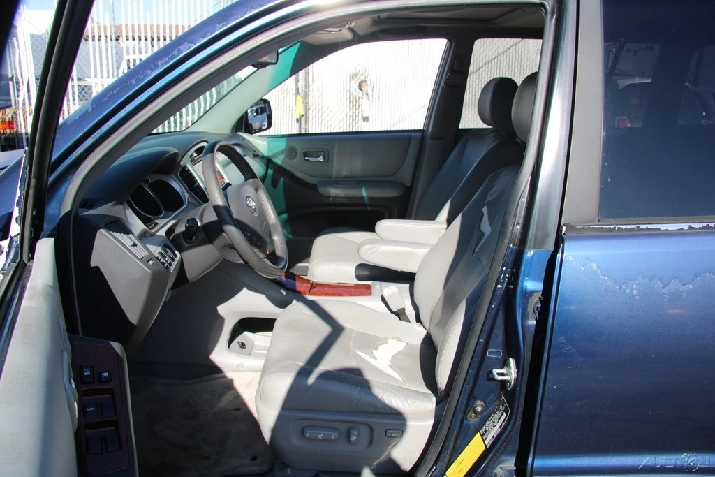 2005 Toyota Highlander - Image 13 of 21