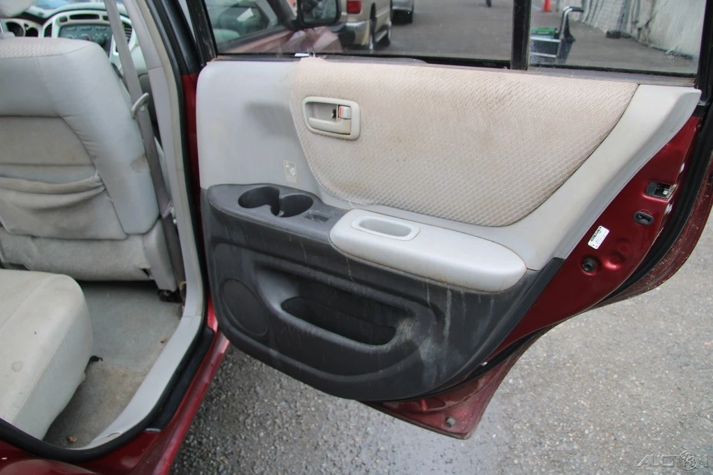 2005 Toyota Highlander - Image 18 of 21