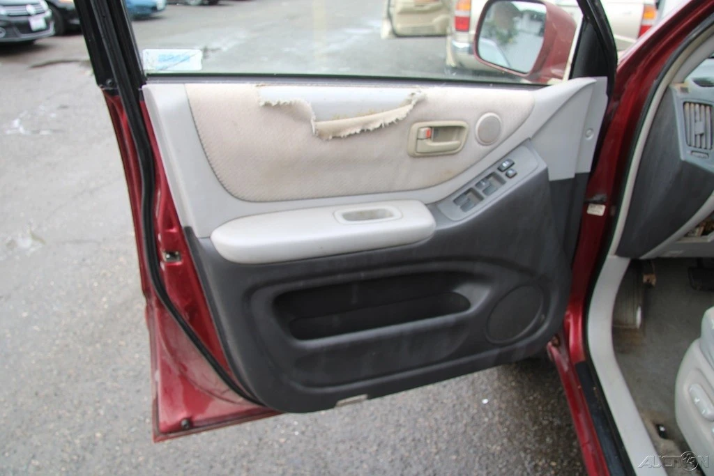 2005 Toyota Highlander - Image 11 of 21
