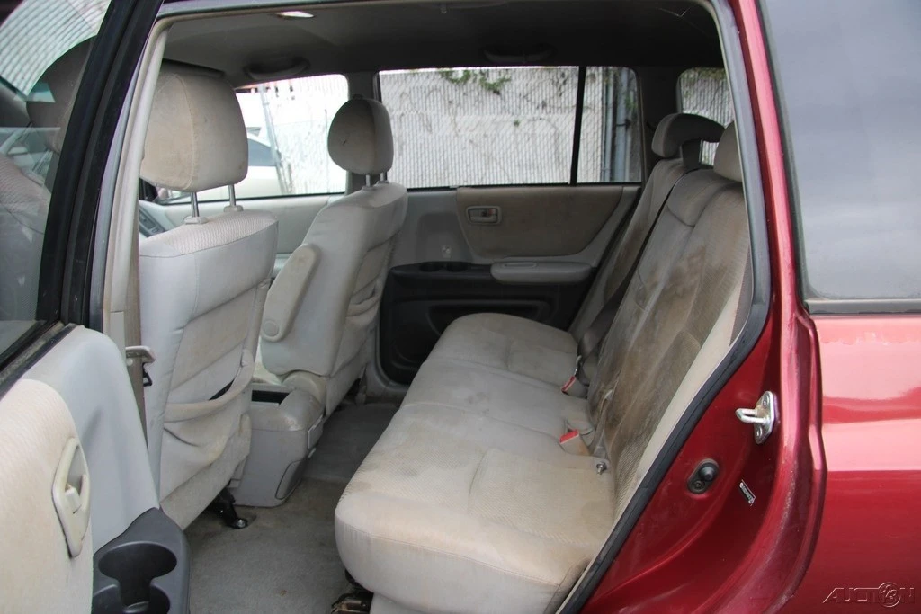 2005 Toyota Highlander - Image 16 of 21
