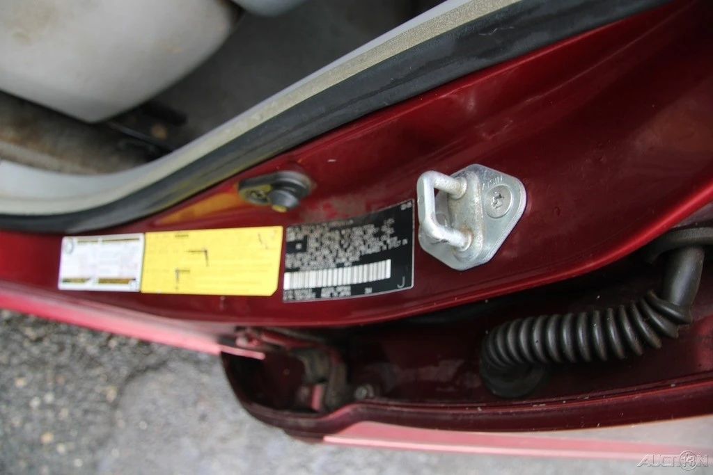 2005 Toyota Highlander - Image 10 of 21