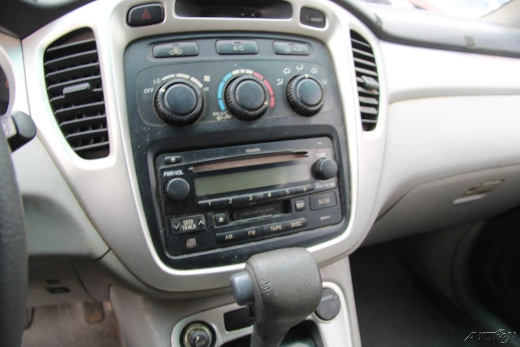 2005 Toyota Highlander - Image 13 of 21