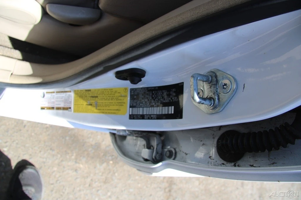 2005 Toyota Highlander - Image 13 of 21