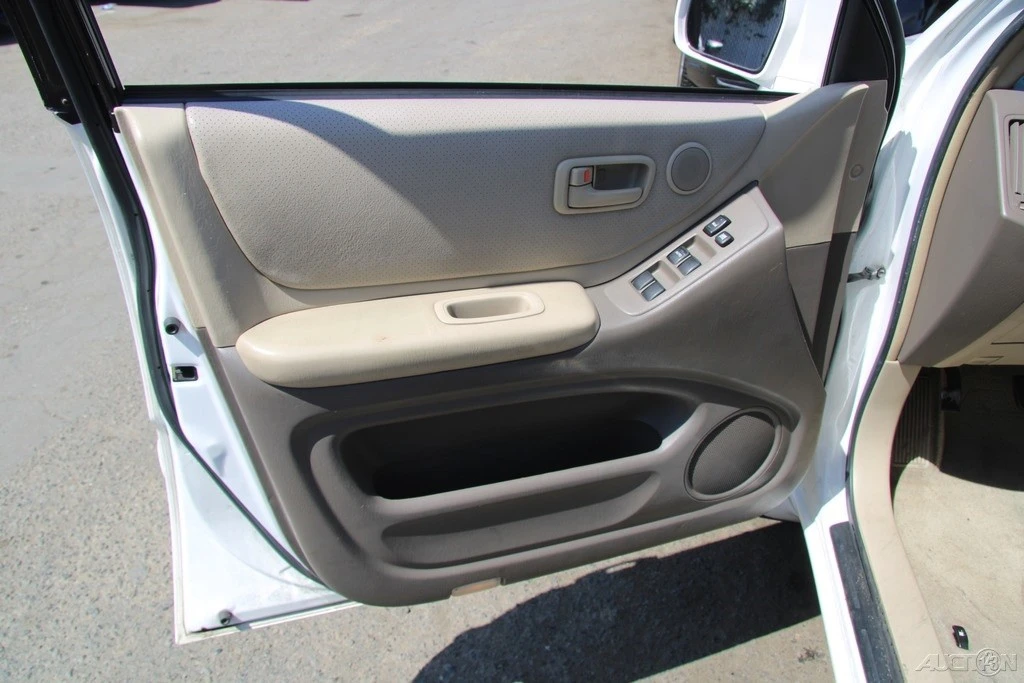 2005 Toyota Highlander - Image 14 of 21