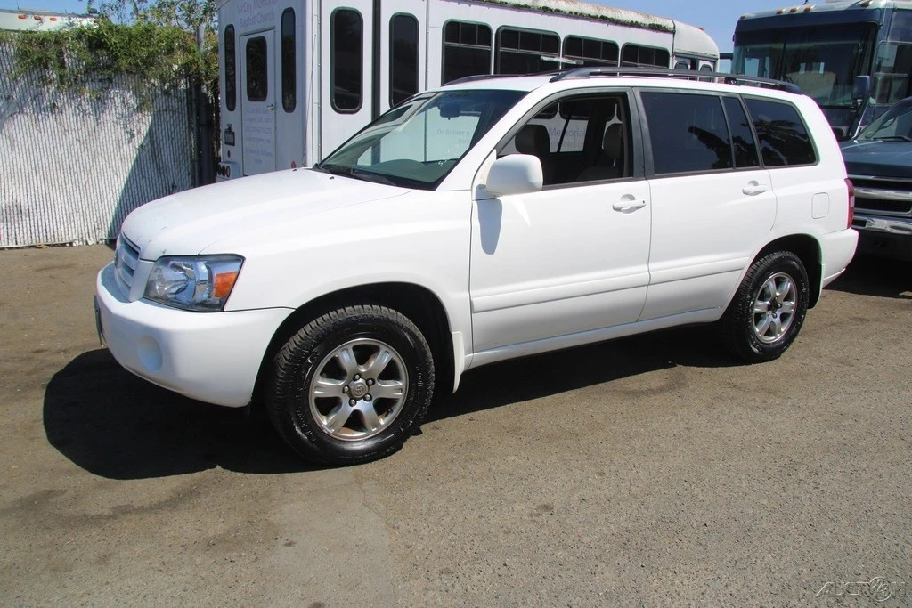 2005 Toyota Highlander - Image 3 of 21