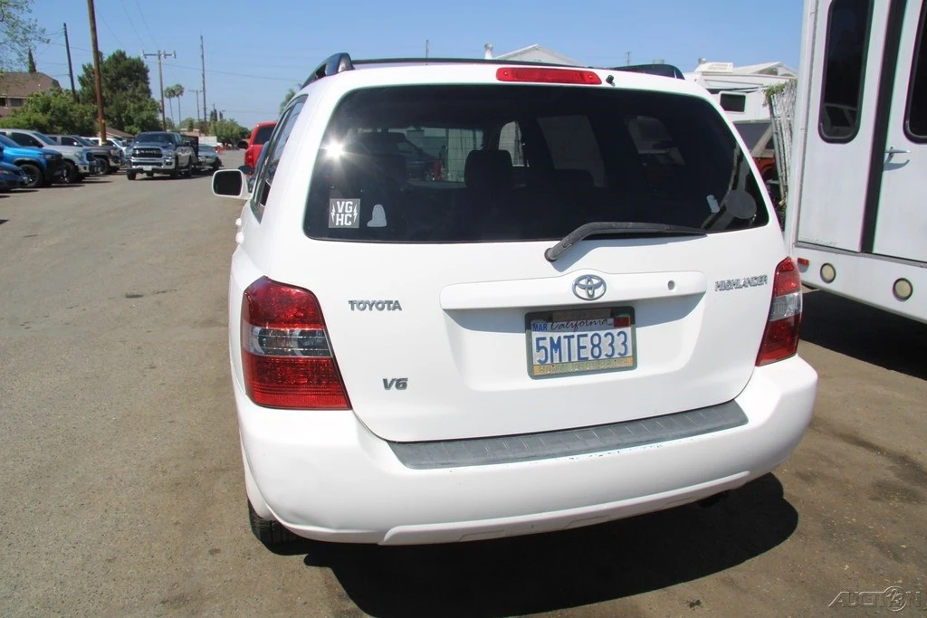 2005 Toyota Highlander - Image 7 of 21