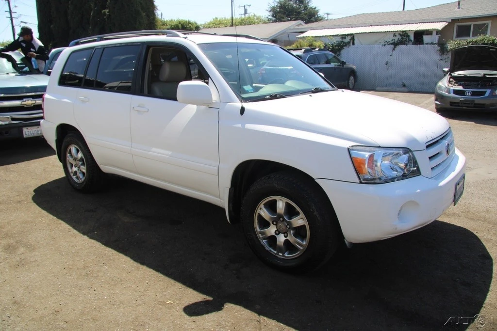 2005 Toyota Highlander - Image 11 of 21