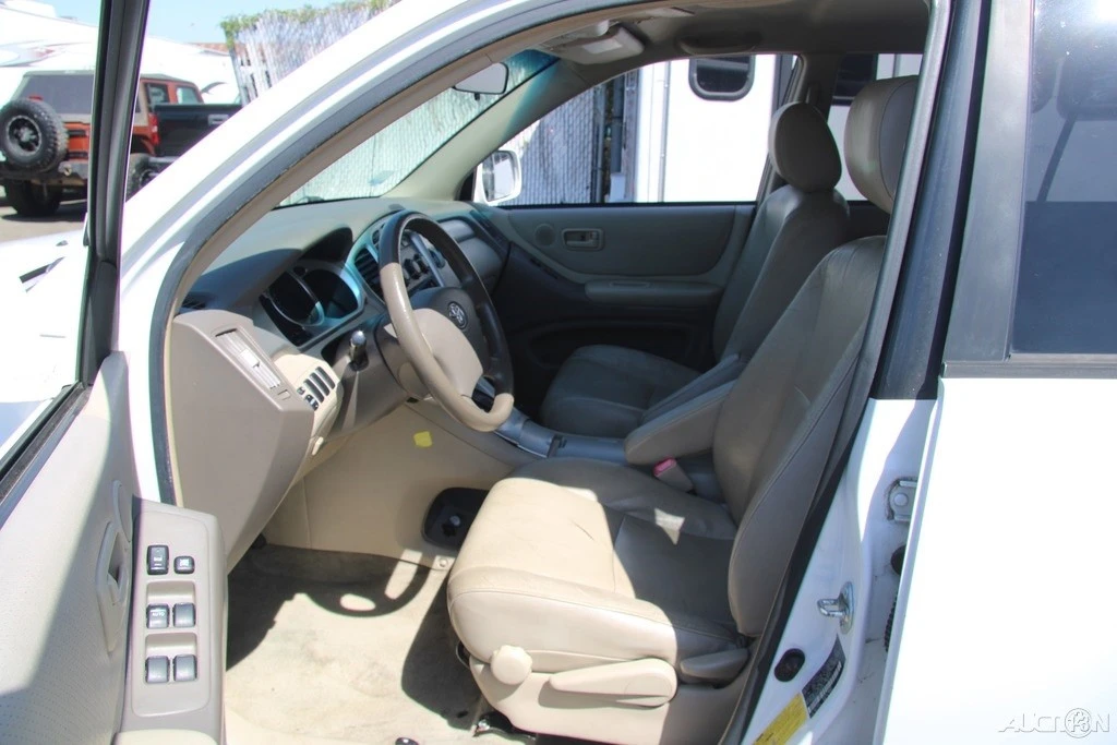 2005 Toyota Highlander - Image 15 of 21