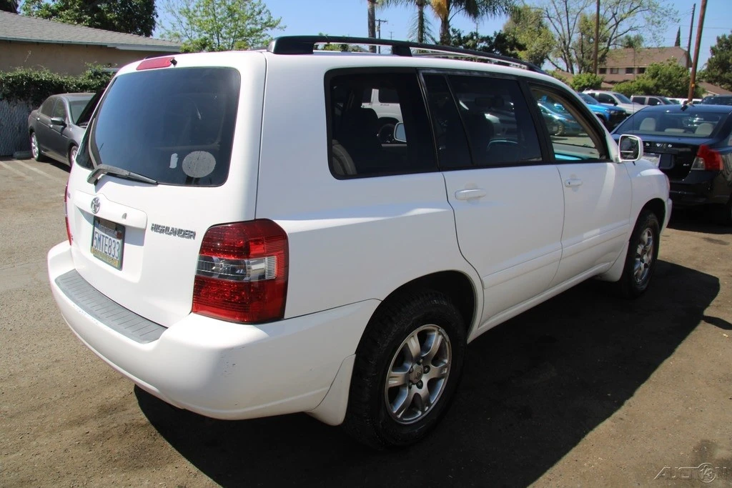 2005 Toyota Highlander - Image 10 of 21