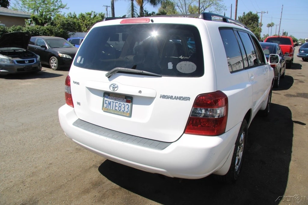 2005 Toyota Highlander - Image 9 of 21