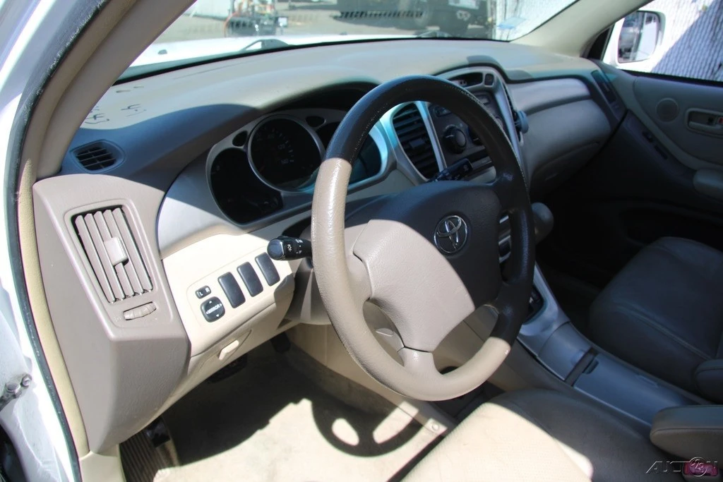 2005 Toyota Highlander - Image 16 of 21