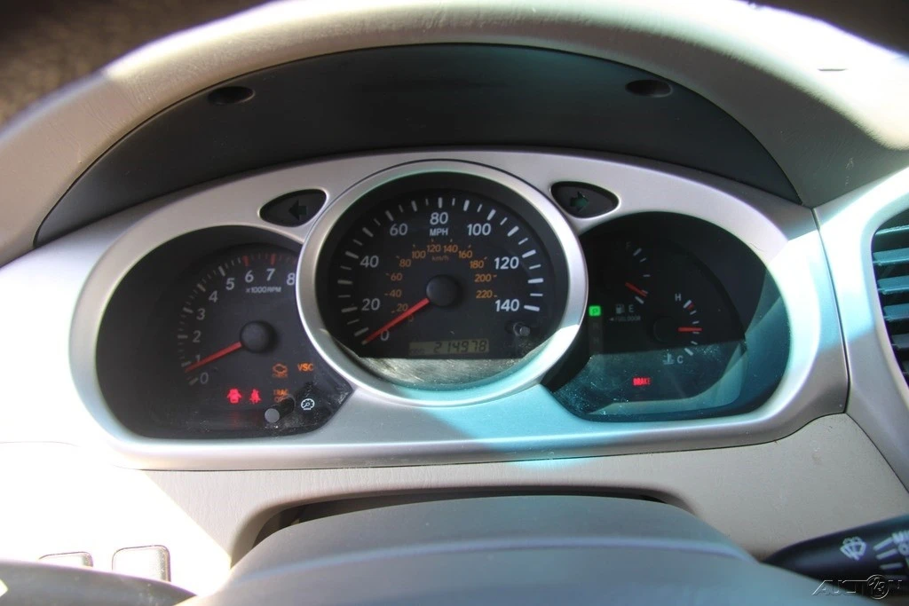 2005 Toyota Highlander - Image 17 of 21