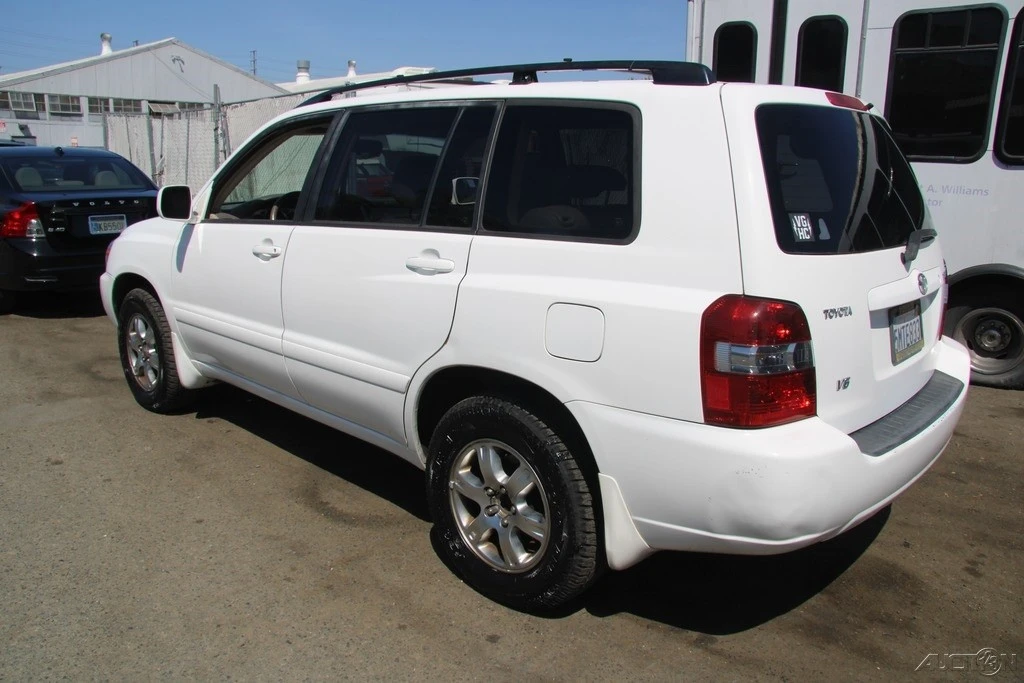 2005 Toyota Highlander - Image 6 of 21