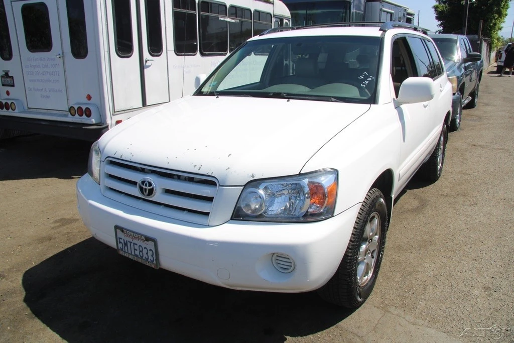 2005 Toyota Highlander - Image 2 of 21
