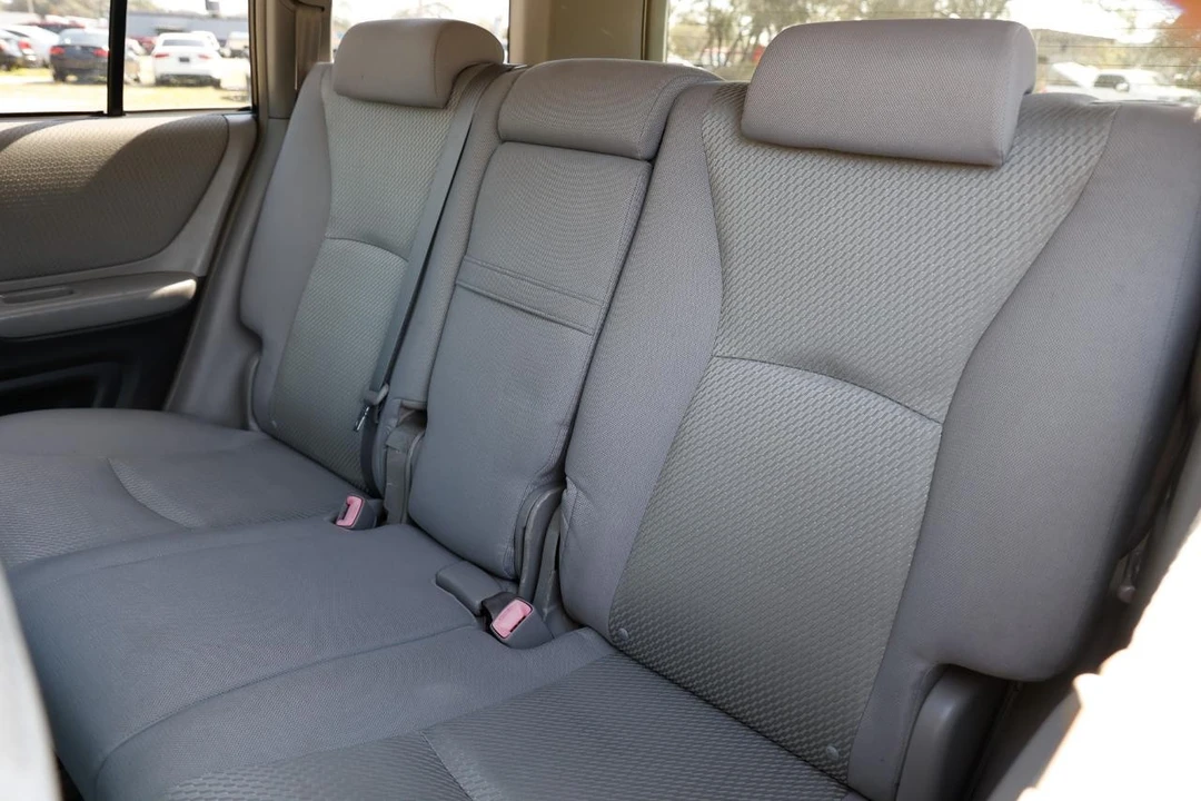 2005 Toyota Highlander - Image 8 of 12