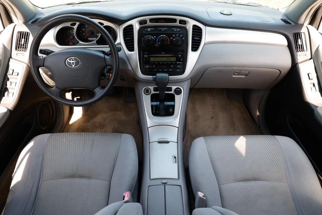 2005 Toyota Highlander - Image 2 of 12