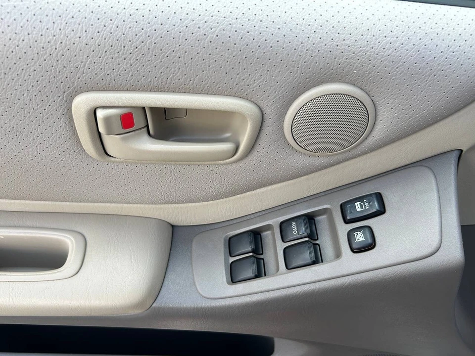 2005 Toyota Highlander - Image 18 of 25