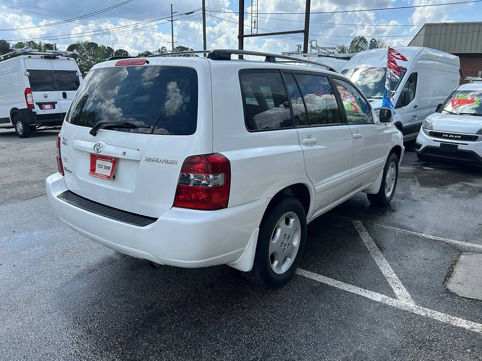 2005 Toyota Highlander - Image 7 of 25