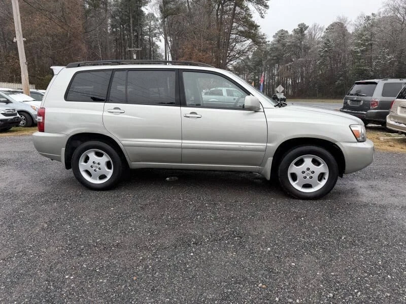 2005 Toyota Highlander - Image 8 of 21