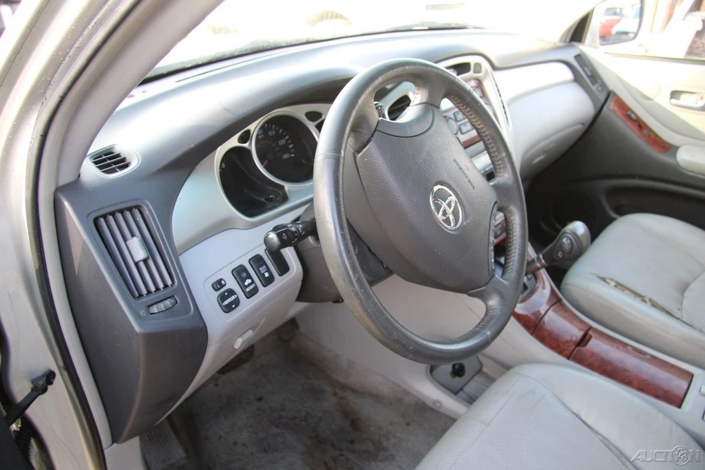 2005 Toyota Highlander - Image 12 of 21