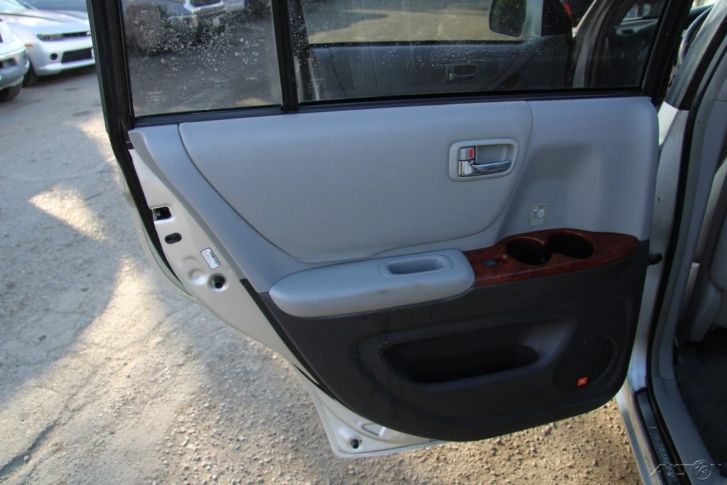 2005 Toyota Highlander - Image 16 of 21