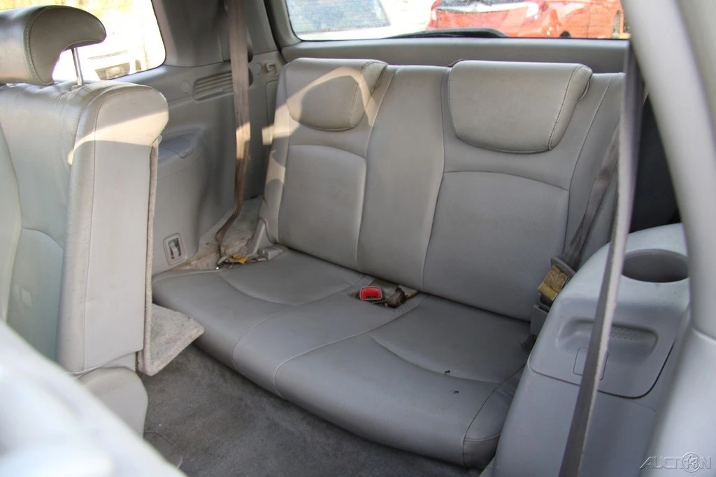 2005 Toyota Highlander - Image 18 of 21