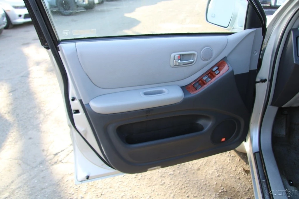 2005 Toyota Highlander - Image 10 of 21