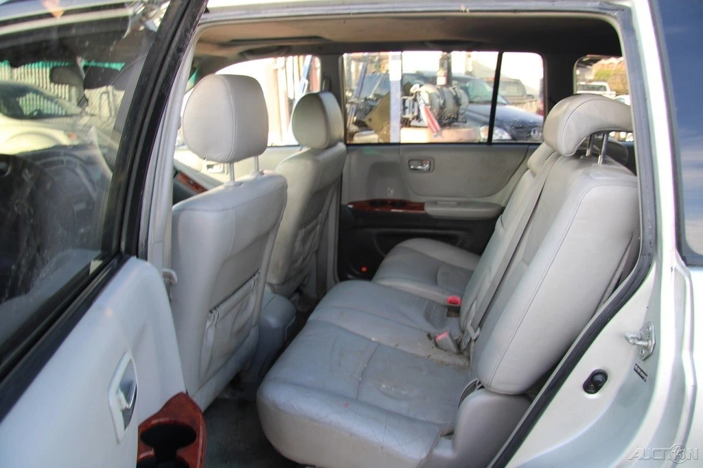 2005 Toyota Highlander - Image 17 of 21