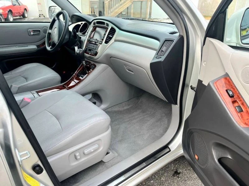 2005 Toyota Highlander - Image 4 of 11